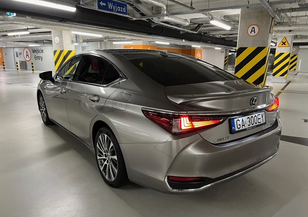 Lexus ES cena 135000 przebieg: 47000, rok produkcji 2019 z Wrocław małe 667